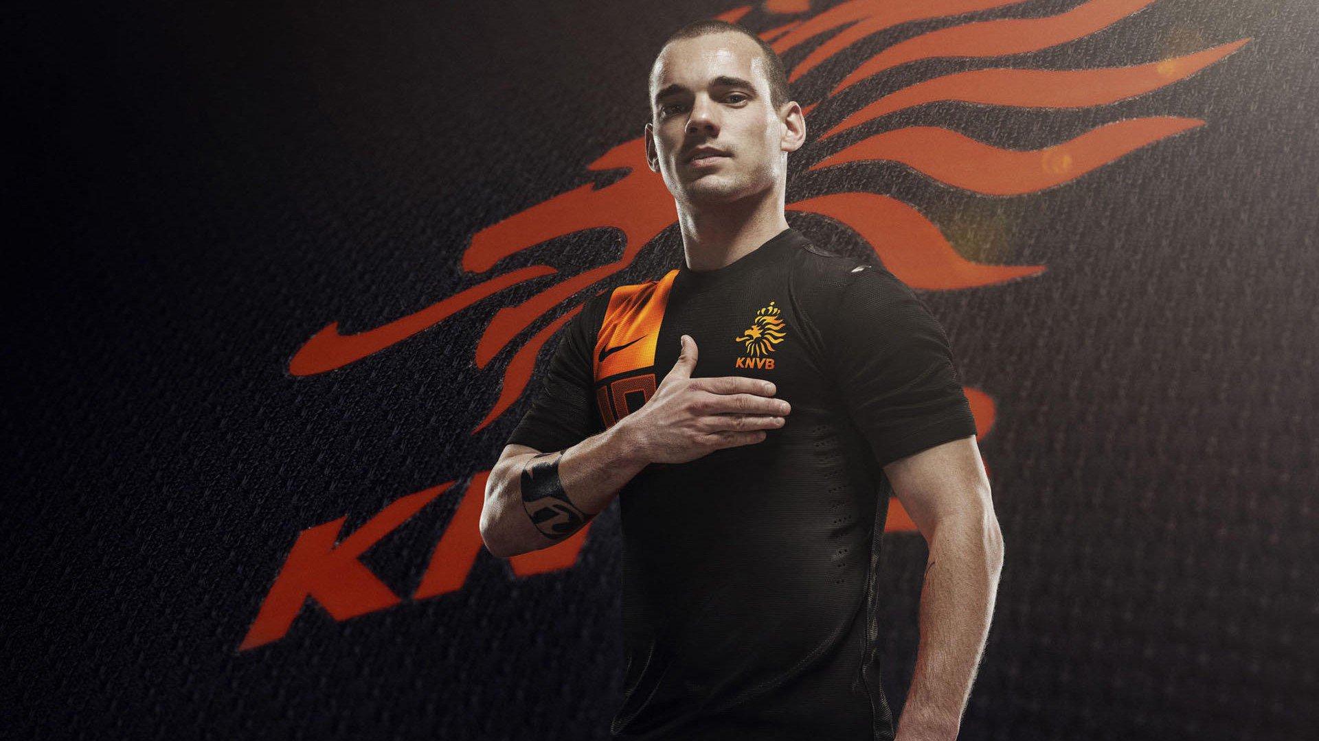 1-2！前德甲冠军主场爆冷遭逆转，55岁滕哈格演砸首秀 暴怒摊手